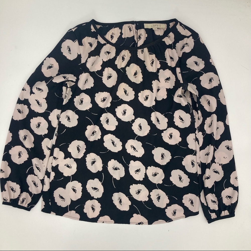 Anne Taylor loft blouse size xs with buttoned cuffs.
